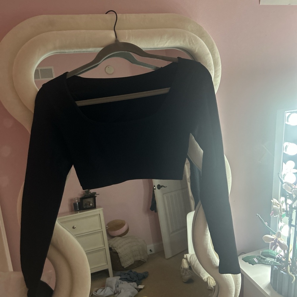 Elegant Black Long Sleeve Crop Top
